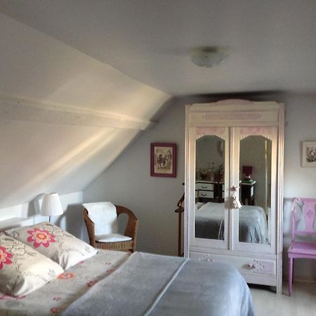 Bed and Breakfast Le Jardin Des Poules Thiétreville Exterior foto