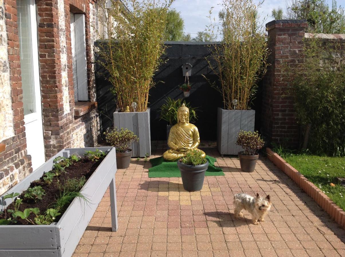 Bed and Breakfast Le Jardin Des Poules Thiétreville Exterior foto