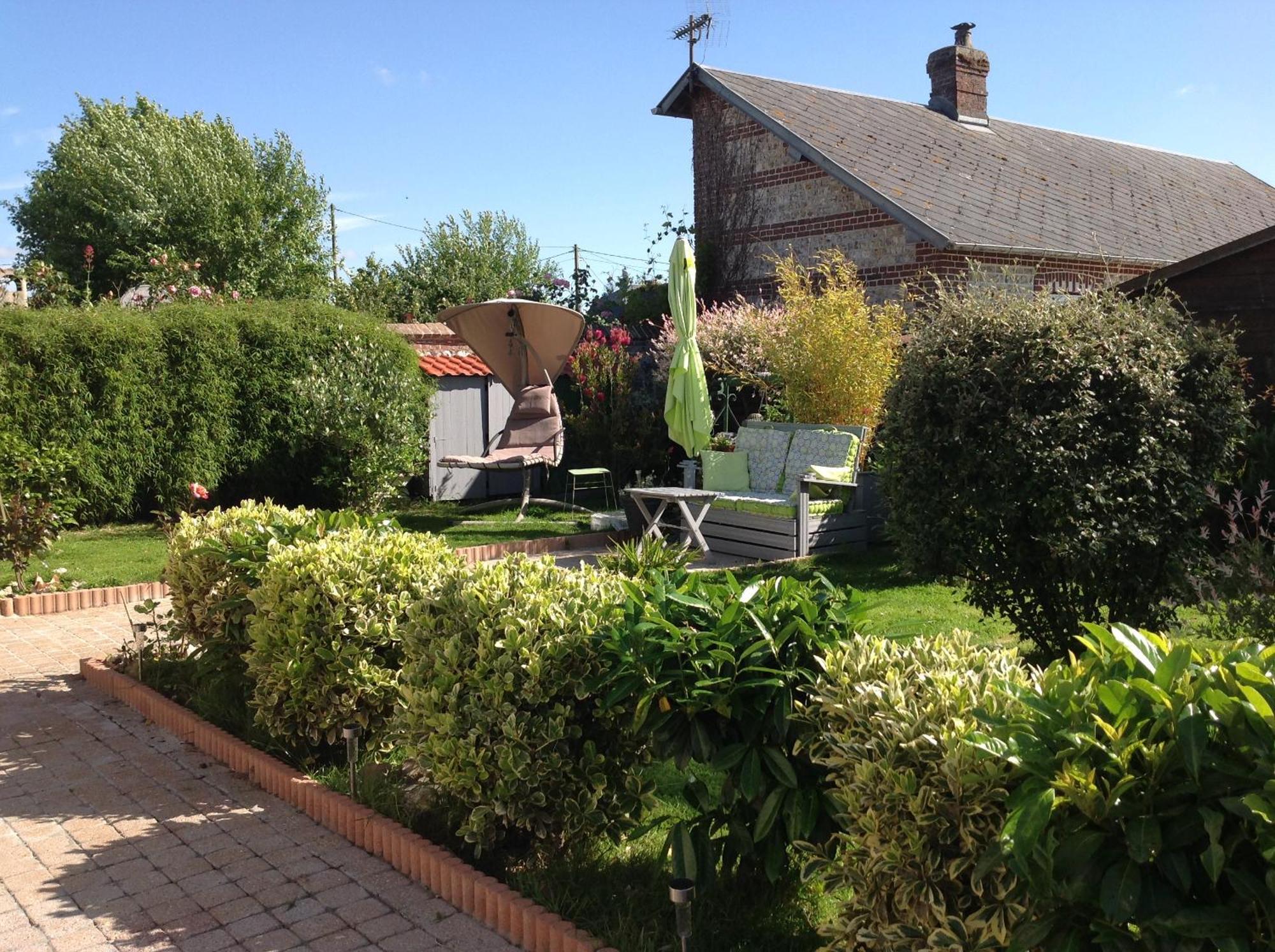 Bed and Breakfast Le Jardin Des Poules Thiétreville Exterior foto